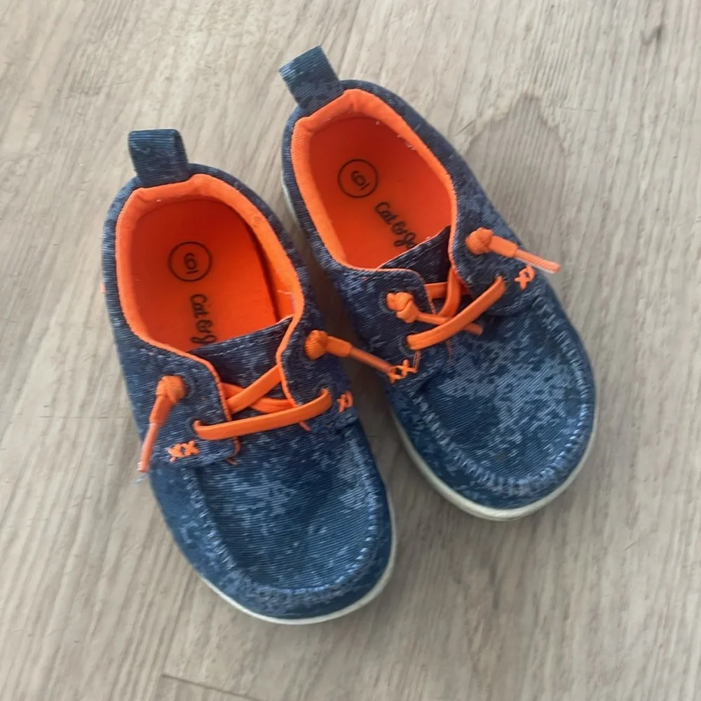 Cat and jack blue abstract slip in sneakers size 6